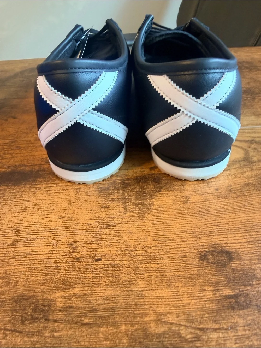 adidas Men’s Black & White Italias 11M